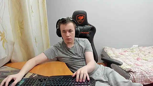 iliaskrislove online show from November 26, 2025, 7:36 pm