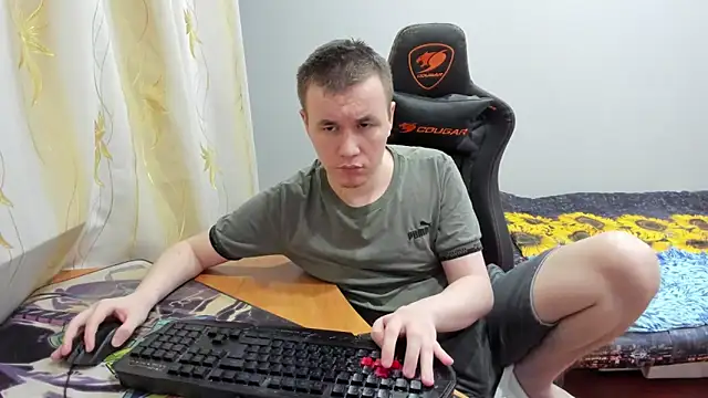 iliaskrislove online show from October 21, 2025, 9:47 pm