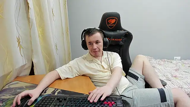 iliaskrislove online show from November 10, 2025, 10:48 pm