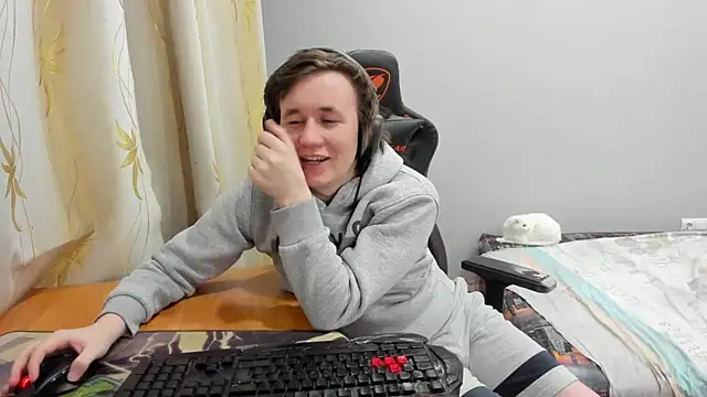 iliaskrislove online show from April 19, 2026, 5:47 pm