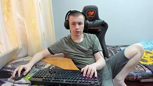 iliaskrislove online show from October 22, 2025, 10:15 am