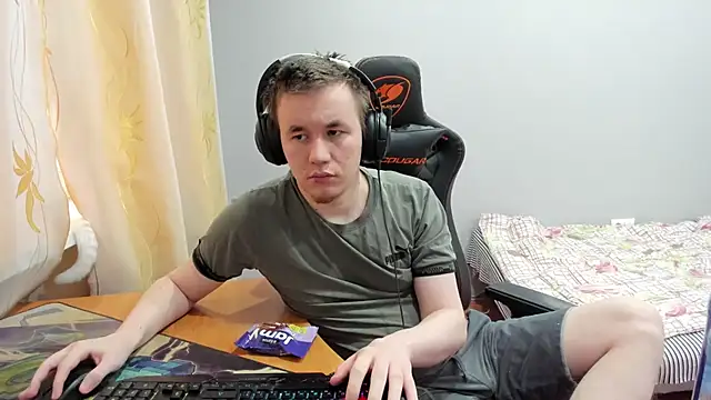 iliaskrislove online show from December 4, 2025, 5:39 am