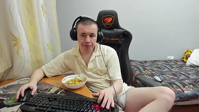 iliaskrislove online show from October 5, 2025, 5:58 pm