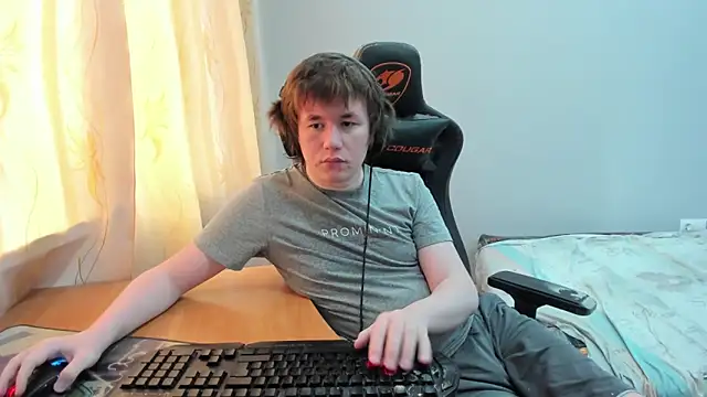 iliaskrislove online show from April 13, 2026, 10:19 am