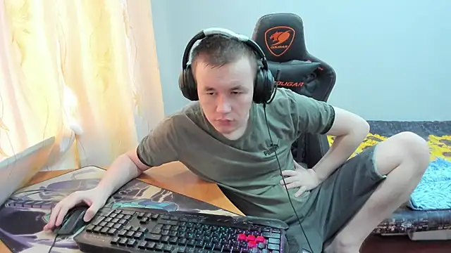 iliaskrislove online show from October 21, 2025, 9:41 am