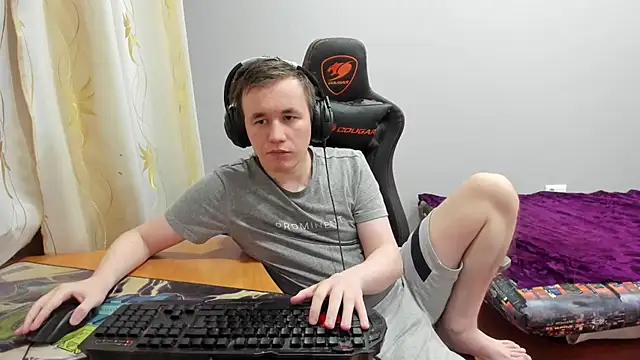 iliaskrislove online show from December 17, 2025, 4:34 pm