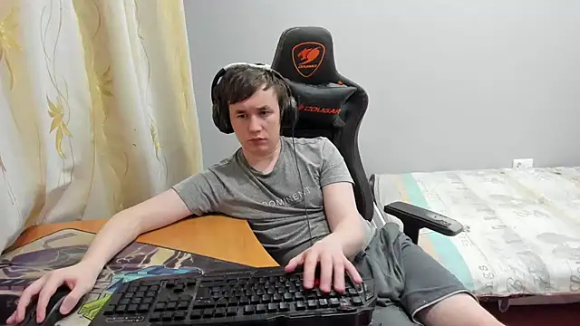 iliaskrislove online show from February 15, 2026, 11:25 pm