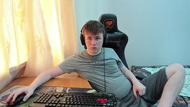 iliaskrislove online show from June 4, 2026, 9:58 am