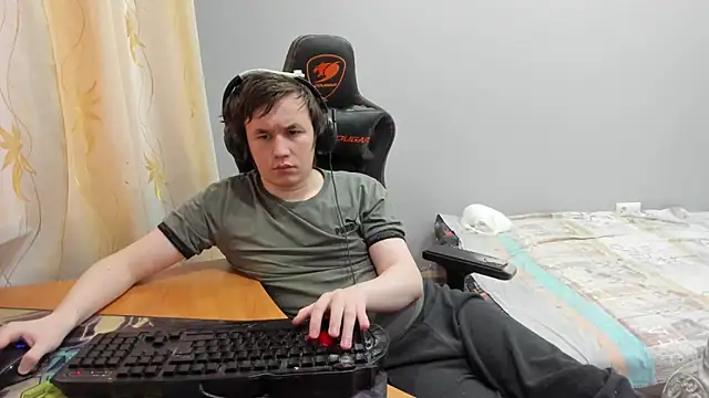 iliaskrislove online show from March 8, 2026, 2:04 am