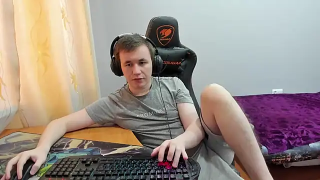 iliaskrislove online show from December 14, 2025, 8:09 am