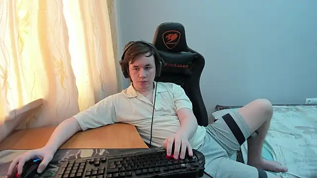 iliaskrislove online show from April 20, 2026, 6:16 am