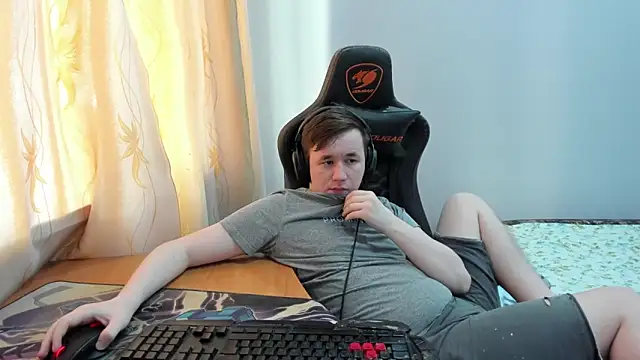 iliaskrislove online show from June 1, 2026, 2:56 am