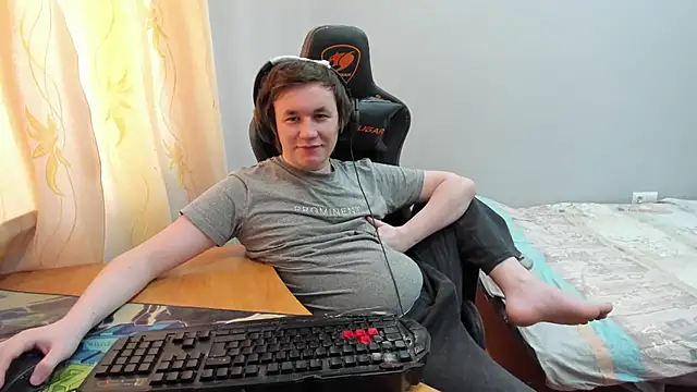 iliaskrislove online show from March 19, 2026, 4:12 am