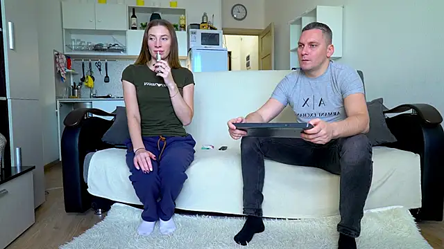 littlesweettifany online show from November 15, 2025, 12:09 pm