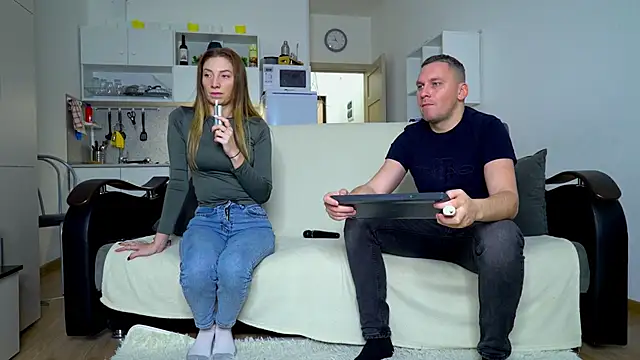 littlesweettifany online show from November 13, 2025, 12:09 pm