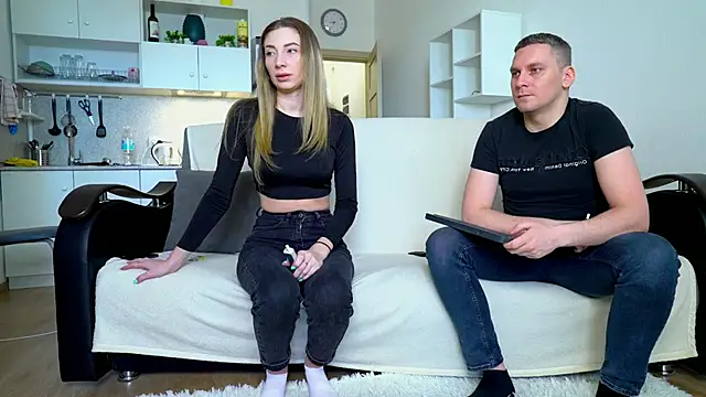 littlesweettifany online show from March 19, 2025, 12:34 pm