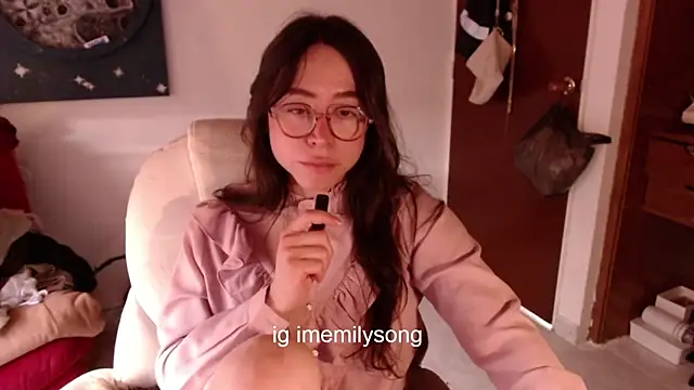 Snapshot of emily_pearl_ chatting on December 14, 2025, 8:36 pm emily pearl online show from December 14, 2025, 8:36 pm