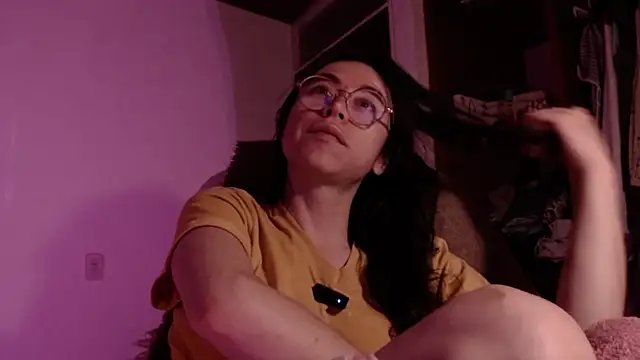 Snapshot of emily_pearl_ chatting on October 28, 2025, 4:24 am emily pearl online show from October 28, 2025, 4:24 am