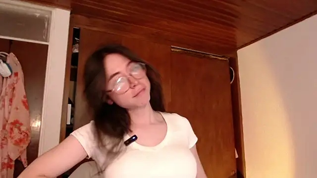 Snapshot of emily_pearl_ chatting on October 9, 2025, 8:53 pm emily pearl online show from October 9, 2025, 8:53 pm