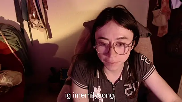 Snapshot of emily_pearl_ chatting on November 27, 2025, 11:05 pm emily pearl online show from November 27, 2025, 11:05 pm