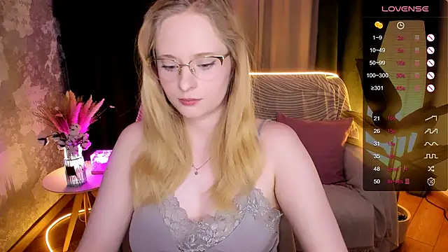 Aemilia  online show from November 5, 2025, 8:50 am