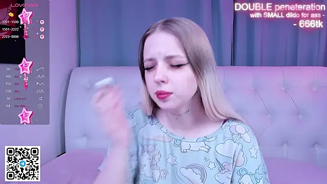 Snapshot of Alice_Halle chatting on November 6, 2025, 3:54 am Alice Halle online show from November 6, 2025, 3:54 am