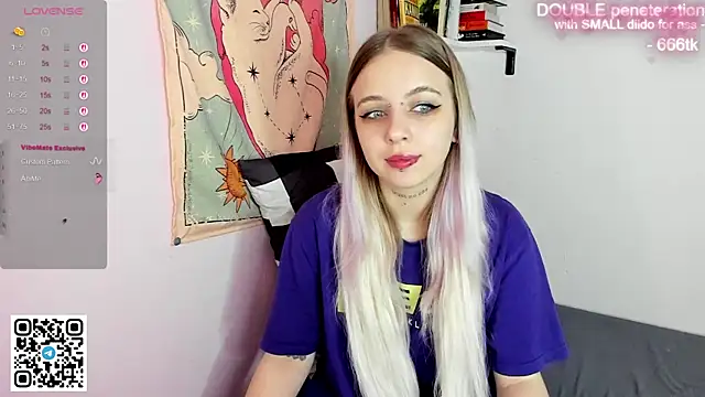 Snapshot of Alice_Halle chatting on December 17, 2025, 6:18 am Alice Halle online show from December 17, 2025, 6:18 am