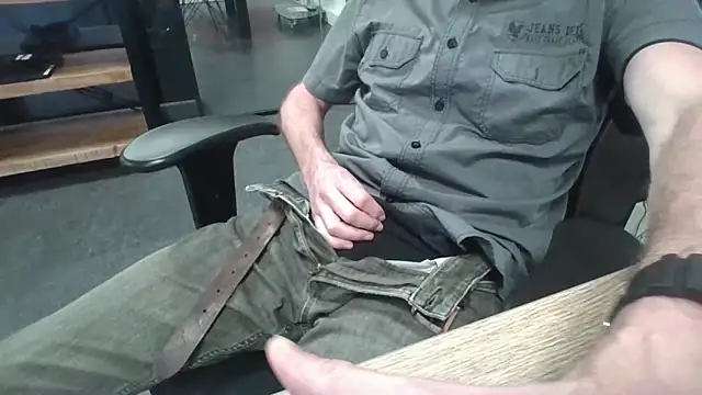 Snapshot of Michealtje85 chatting on February 16, 2026, 4:16 pm Michealtje85 online show from February 16, 2026, 4:16 pm