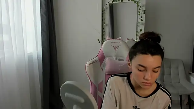 MashkaRay online show from December 2, 2025, 9:11 am