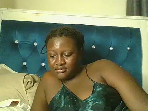 Snapshot of Heavy_ass chatting on April 16, 2026, 9:39 pm Heavy ass online show from April 16, 2026, 9:39 pm