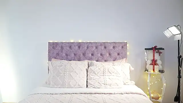 samantha evans2 online show from February 18, 2026, 12:08 am