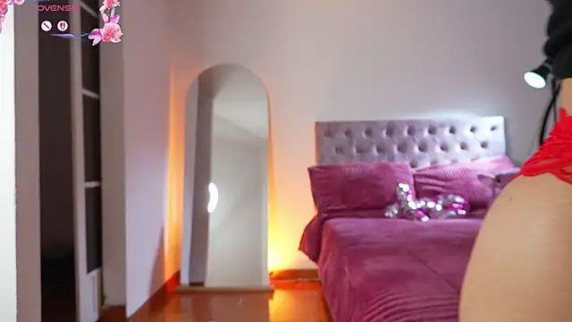 Snapshot of samantha_evans2 chatting on November 20, 2025, 12:00 am samantha evans2 online show from November 20, 2025, 12:00 am