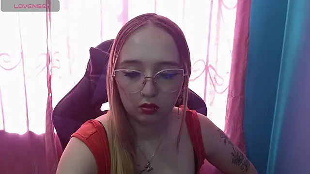 Liaroberts1 online show from June 2, 2026, 1:55 pm