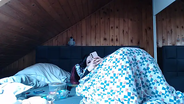 BoeseMoni1998 online show from October 22, 2025, 12:59 pm