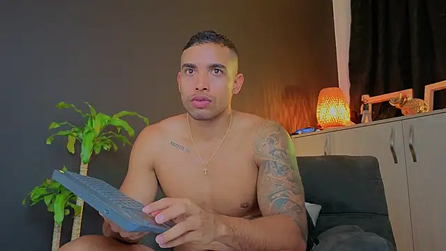 Snapshot of LincomAmith chatting on December 18, 2025, 4:17 am LincomAmith online show from December 18, 2025, 4:17 am