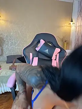 Snapshot of Cleopatra_Fit chatting on October 19, 2025, 10:18 am Cleopatra Fit online show from October 19, 2025, 10:18 am