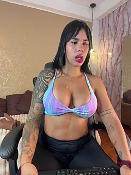 Cleopatra Fit online show from December 17, 2025, 9:58 am