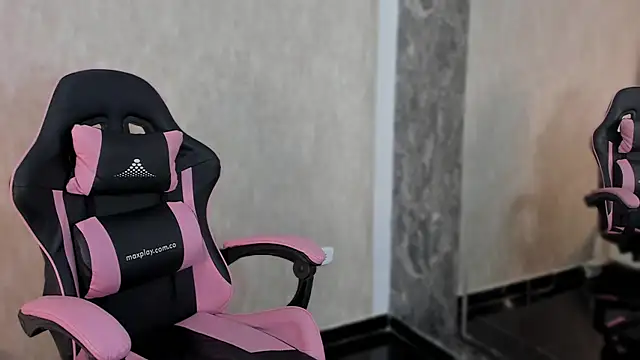 Snapshot of Cleopatra_Fit chatting on March 10, 2025, 11:45 am Cleopatra Fit online show from March 10, 2025, 11:45 am