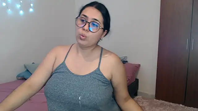 Snapshot of zaritagape21 chatting on October 8, 2025, 3:19 am zaritagape21 online show from October 8, 2025, 3:19 am