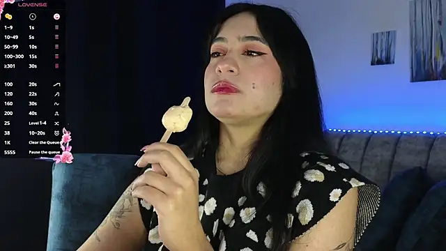 Snapshot of ZaraDames_ chatting on November 6, 2025, 3:43 am ZaraDames online show from November 6, 2025, 3:43 am