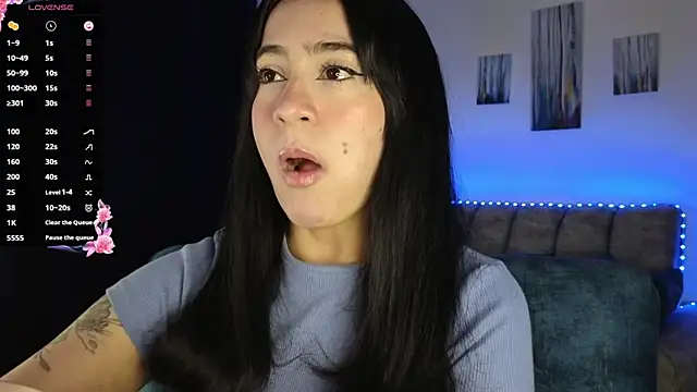 Snapshot of ZaraDames_ chatting on November 5, 2025, 4:15 am ZaraDames online show from November 5, 2025, 4:15 am