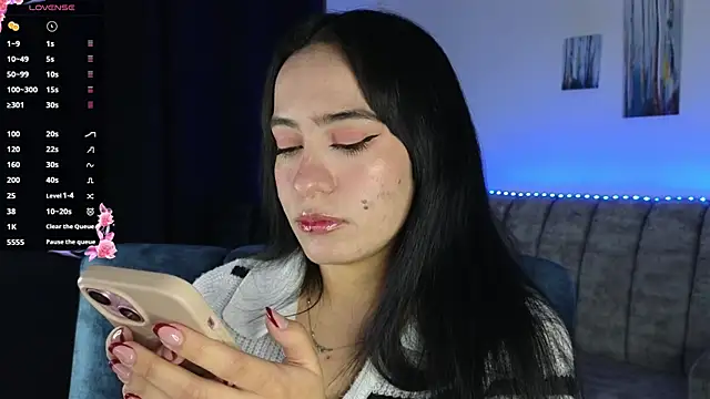 Snapshot of ZaraDames_ chatting on October 31, 2025, 2:52 am ZaraDames online show from October 31, 2025, 2:52 am