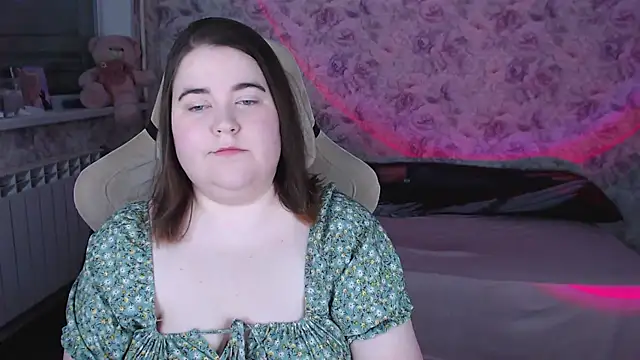 Estelle Hicks online show from March 23, 2026, 6:08 pm