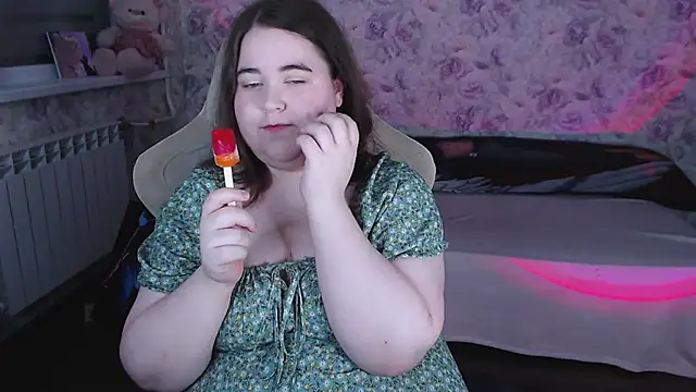 Estelle Hicks online show from May 18, 2026, 7:07 pm
