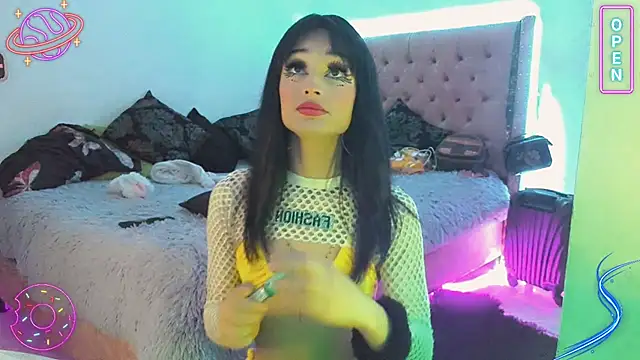 LittleEmmaa online show from January 19, 2025, 11:10 pm