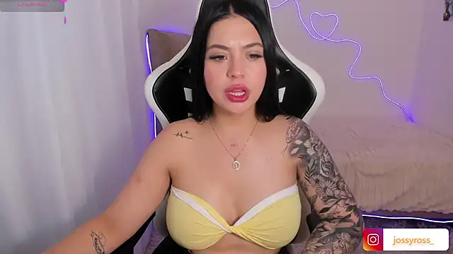 Victoryyy  online show from September 23, 2025, 8:16 pm