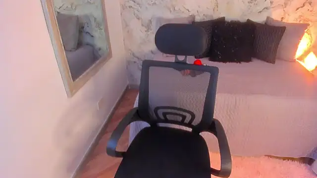 Snapshot of Bella_desi_ chatting on March 9, 2025, 12:53 pm Bella desi online show from March 9, 2025, 12:53 pm