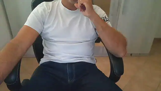 Snapshot of cocco1980xxxx chatting on November 6, 2025, 9:13 am cocco1980xxxx online show from November 6, 2025, 9:13 am