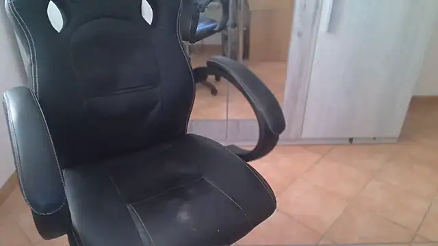 Snapshot of cocco1980xxxx chatting on September 26, 2025, 7:26 am cocco1980xxxx online show from September 26, 2025, 7:26 am