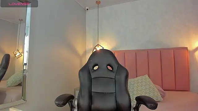 SUNNYCYRUS online show from March 3, 2026, 12:34 pm